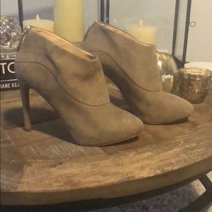 Nine West Nava Joe bootie - size 8